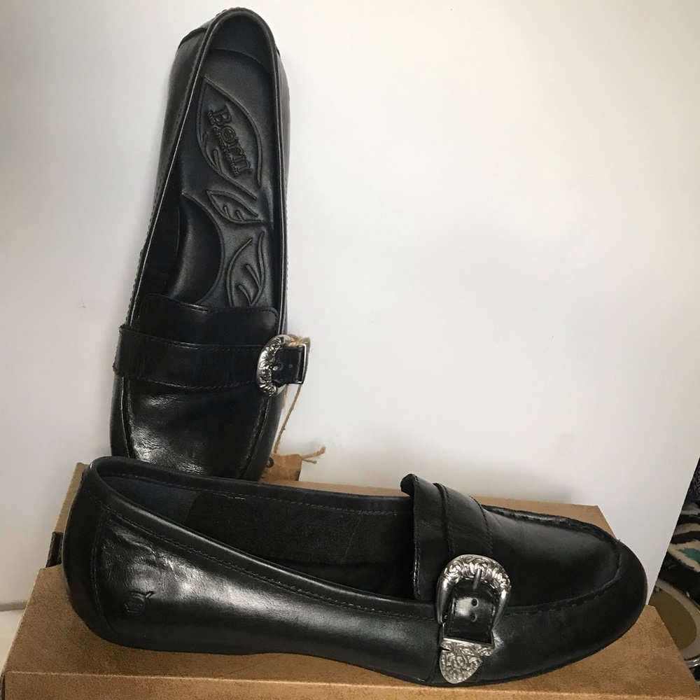 NWT Born Women’s black flat loafer